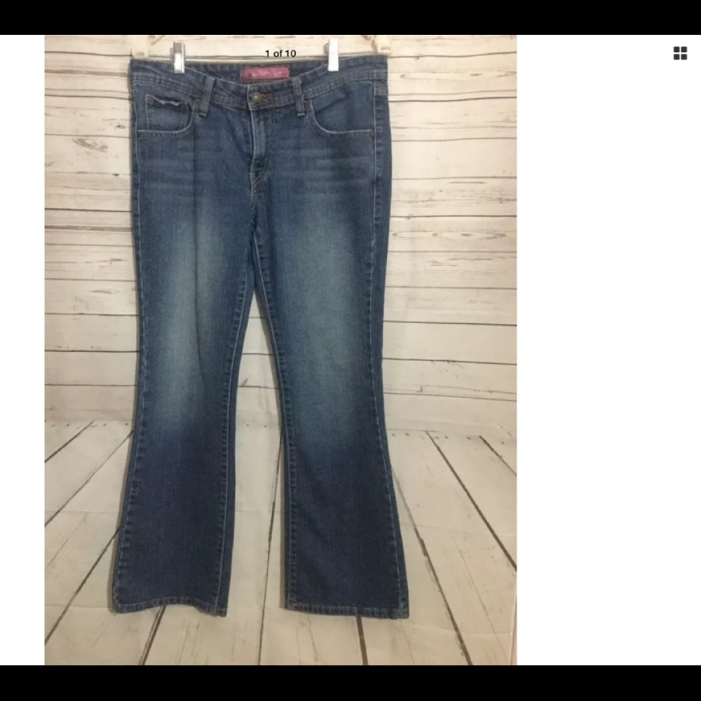 ⬇️ $20 Levi’s 518 Jeans Mid Rise Size 9 Slim